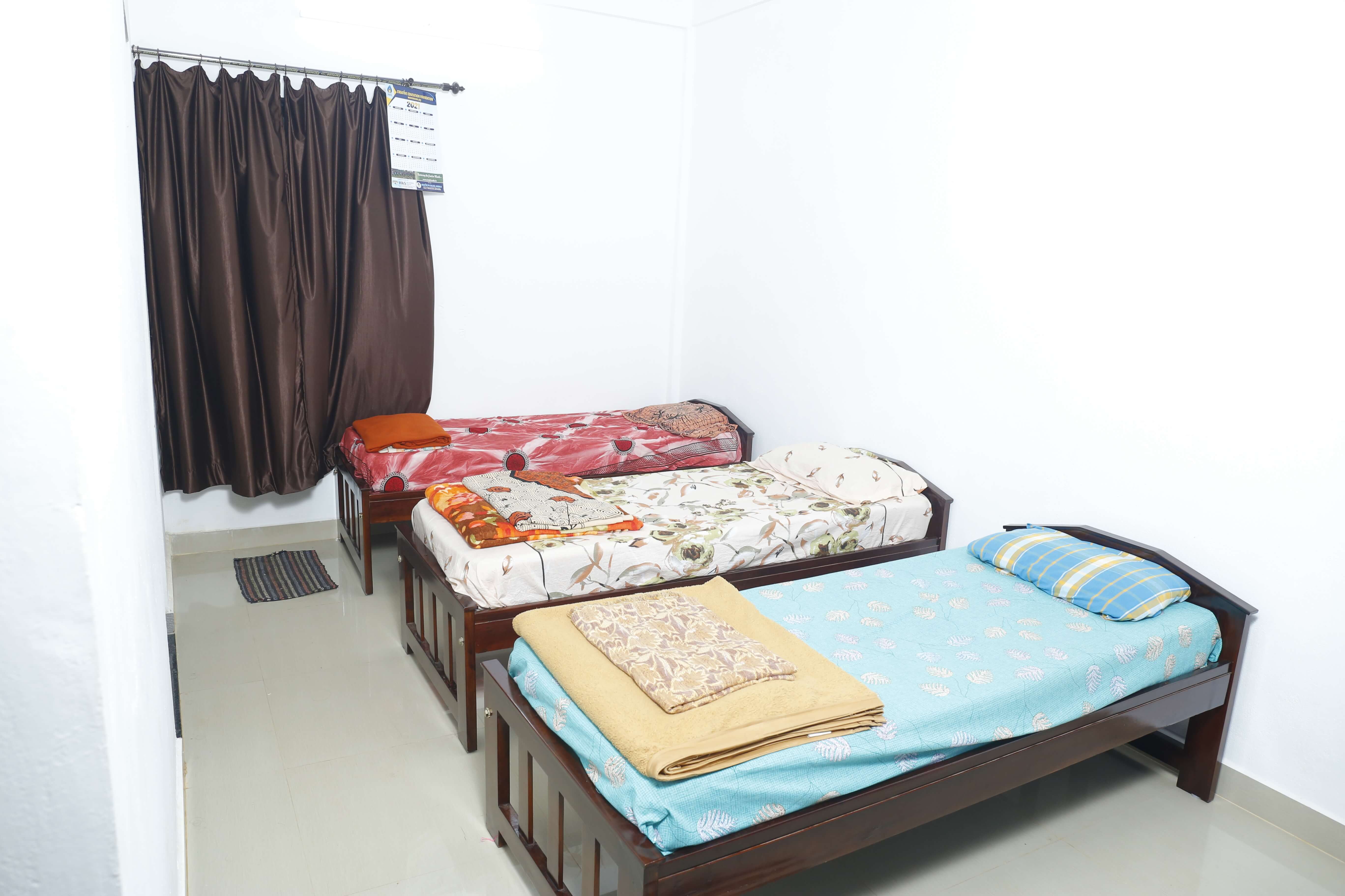 Hostel - Bed Left Side