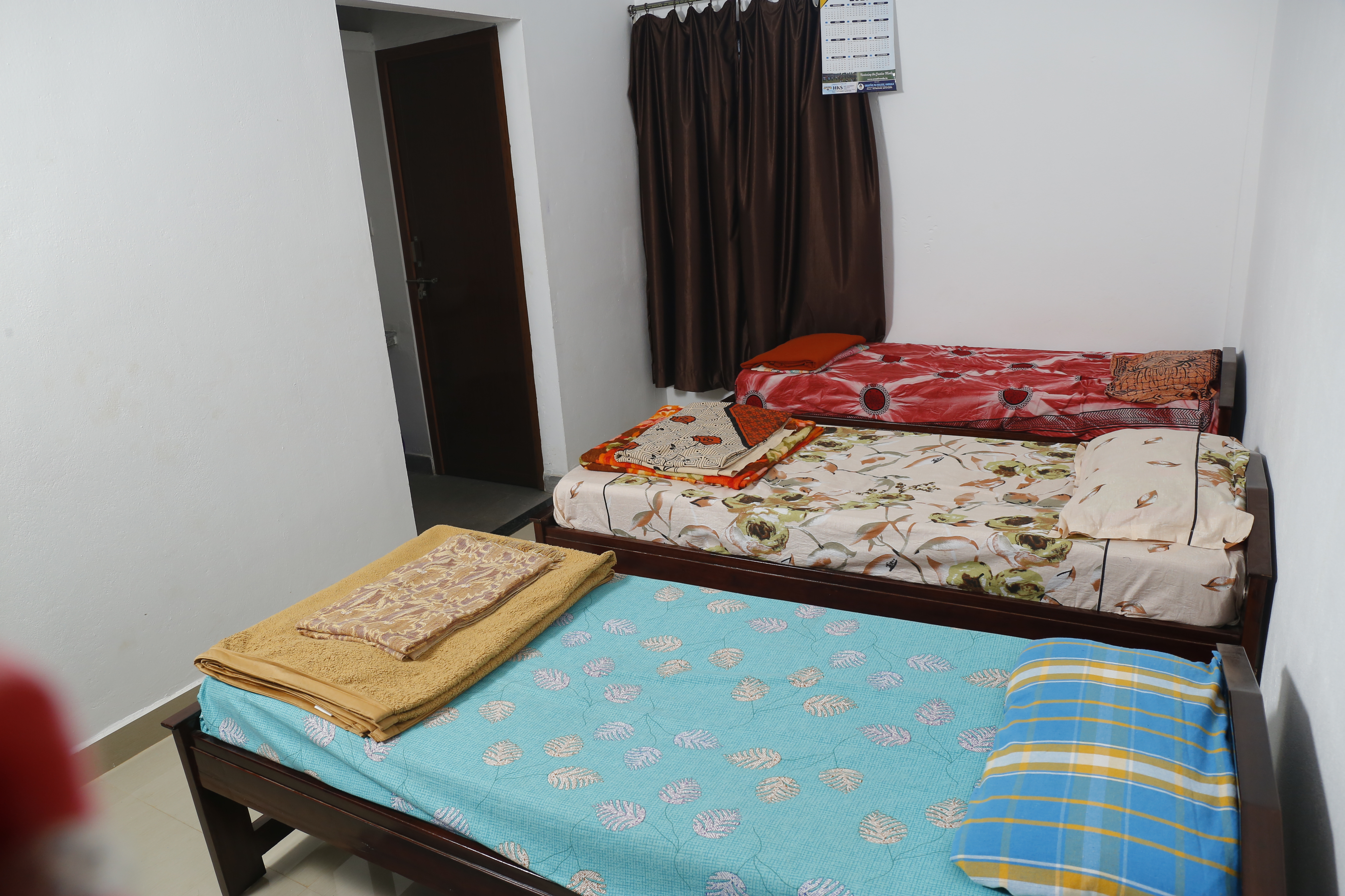 Hostel - Bed Right Side