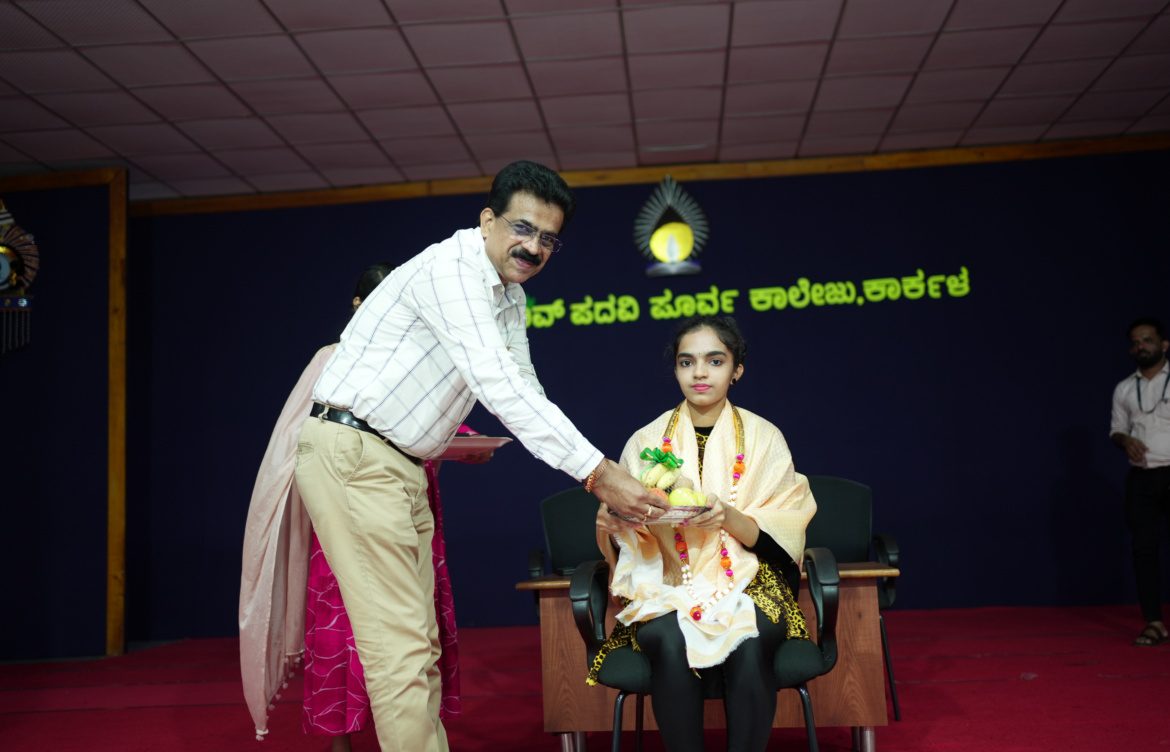 ಕ್ರಿಯೇಟಿವ್ ಕಾಲೇಜಿನಲ್ಲಿ  ಮನಃಶಾಂತಿಗೆ  ಯೋಗ ಕಾರ್ಯಕ್ರಮ